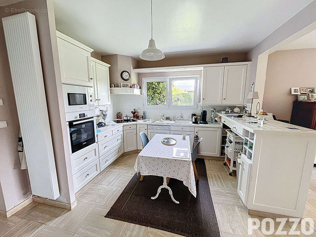 A Vendre - Élégante maison bourgeoise de 180 m² en plein coeur de Saint-Hilaire-du-Harcouët - photo 8