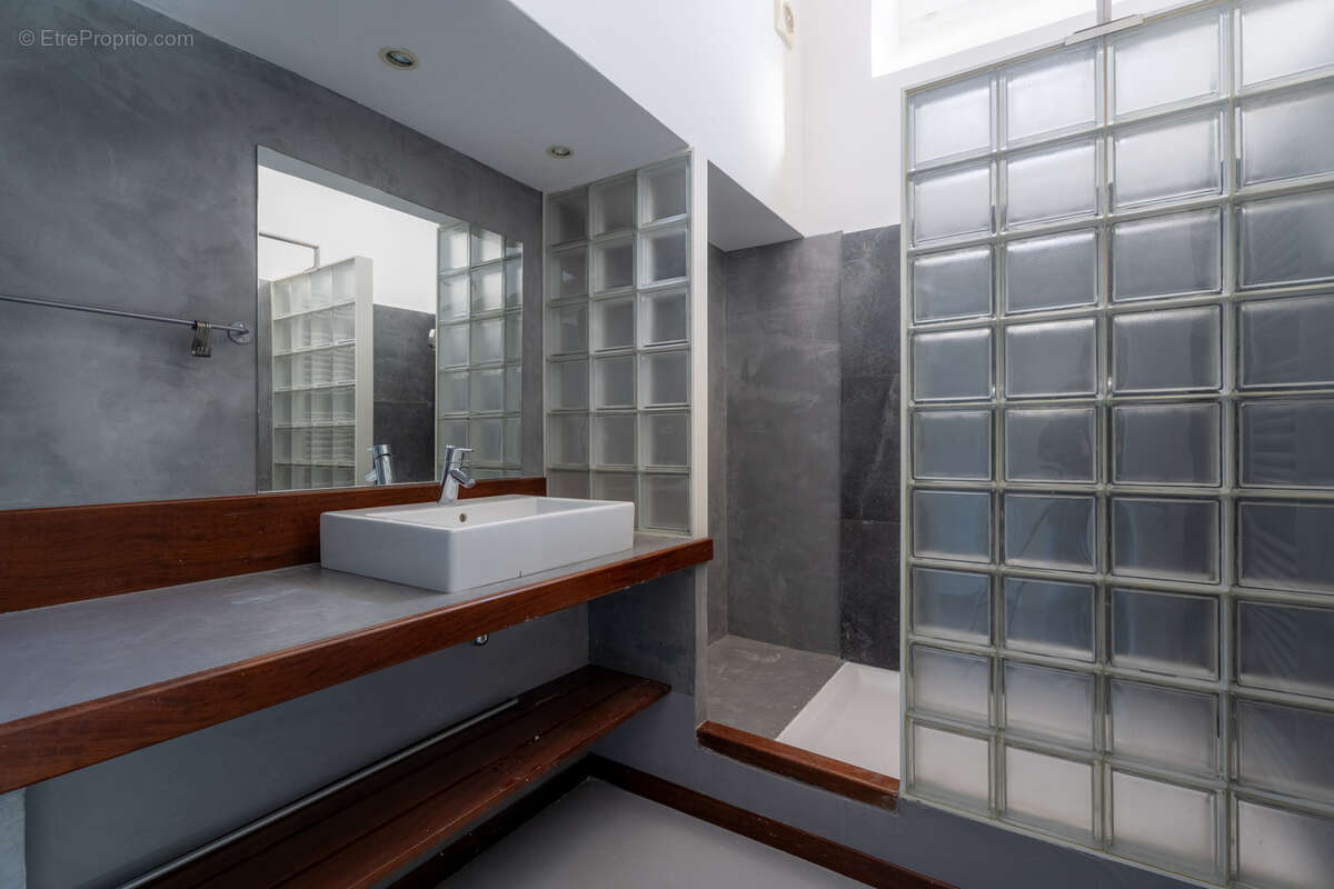 Appartement à MARSEILLE-1E