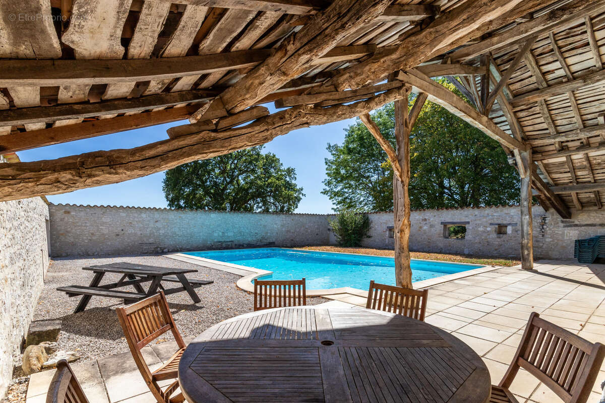 Maison de campagne avec piscine et grange - photo 30