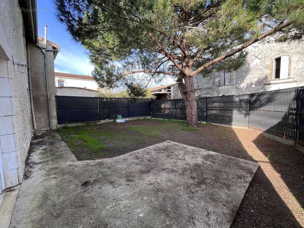 Maison à SAINT-SIGISMOND-DE-CLERMONT