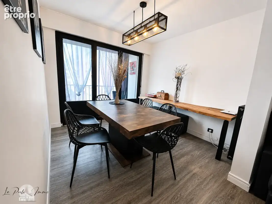T3 de 75 m2 • 2 loggias • terrasse • 2 garages • 1 parking • 1 cave - photo 4
