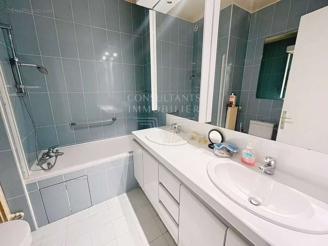 Appartement à NEUILLY-SUR-SEINE