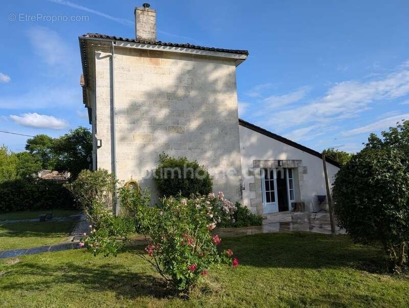 Maison 7 pièces 167m2 sur terrain de 1500 m2 en partie constructible - photo 17