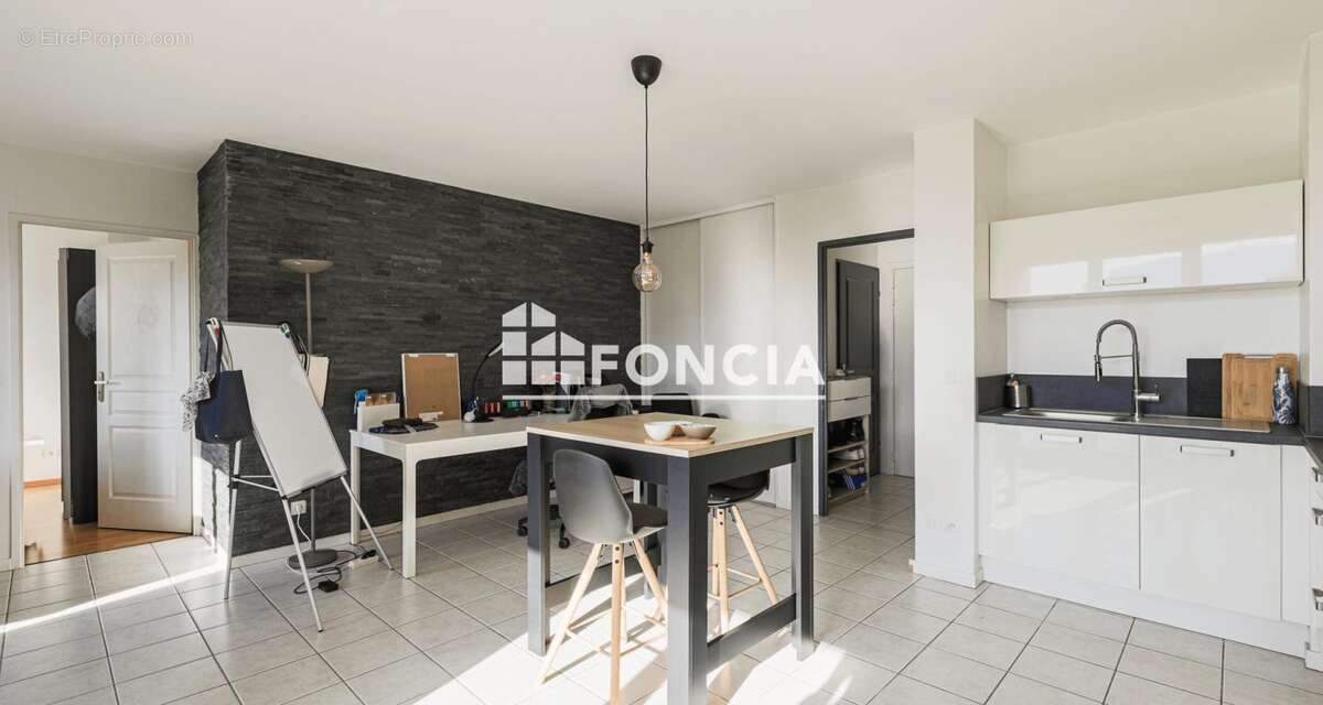 Appartement à SAINT-MARTIN-D'HERES