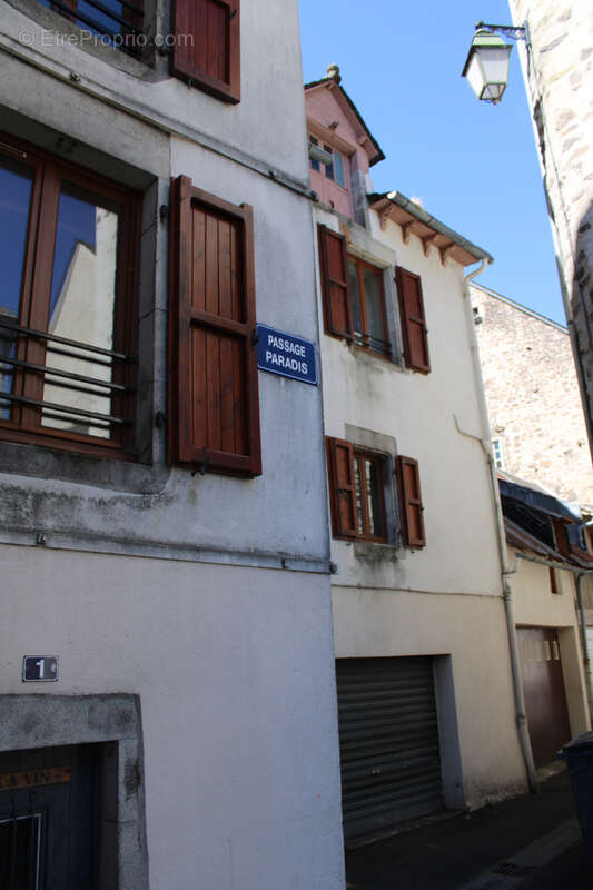 Maison à RIOM-ES-MONTAGNES