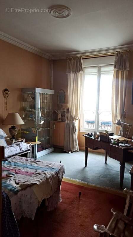 Chambre sur rue - Appartement à BORDEAUX