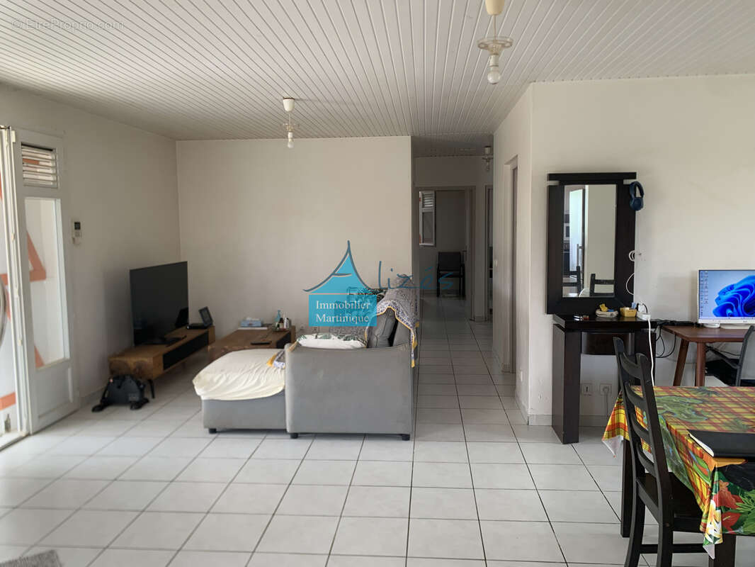 Villa t4 avec piscine - lotissement calme au lamentin - photo 4