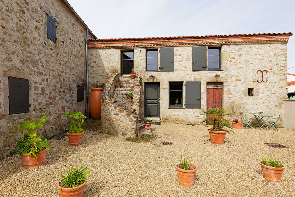 Maison à LEGE