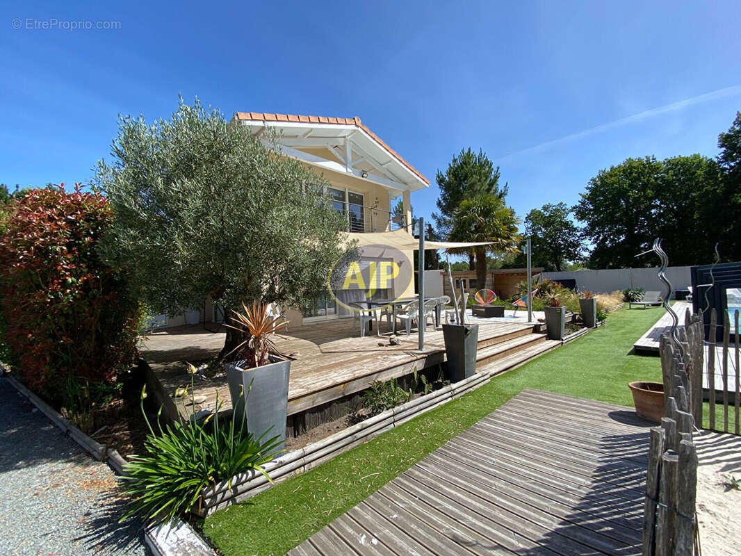 Maison à VENDAYS-MONTALIVET