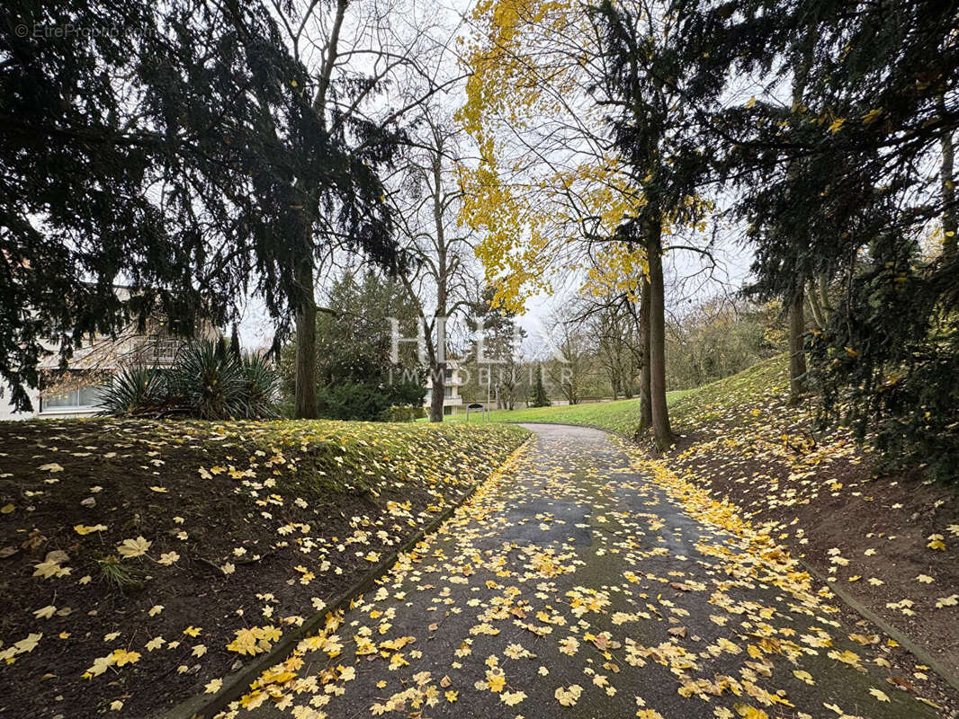 Appartement à LE MESNIL-LE-ROI