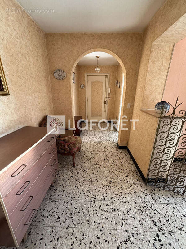 Appartement à SAINT-LAURENT-DU-VAR