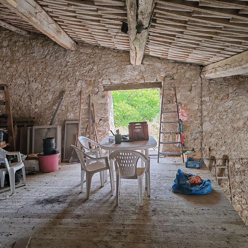 Beau terrain avec remise - photo 10