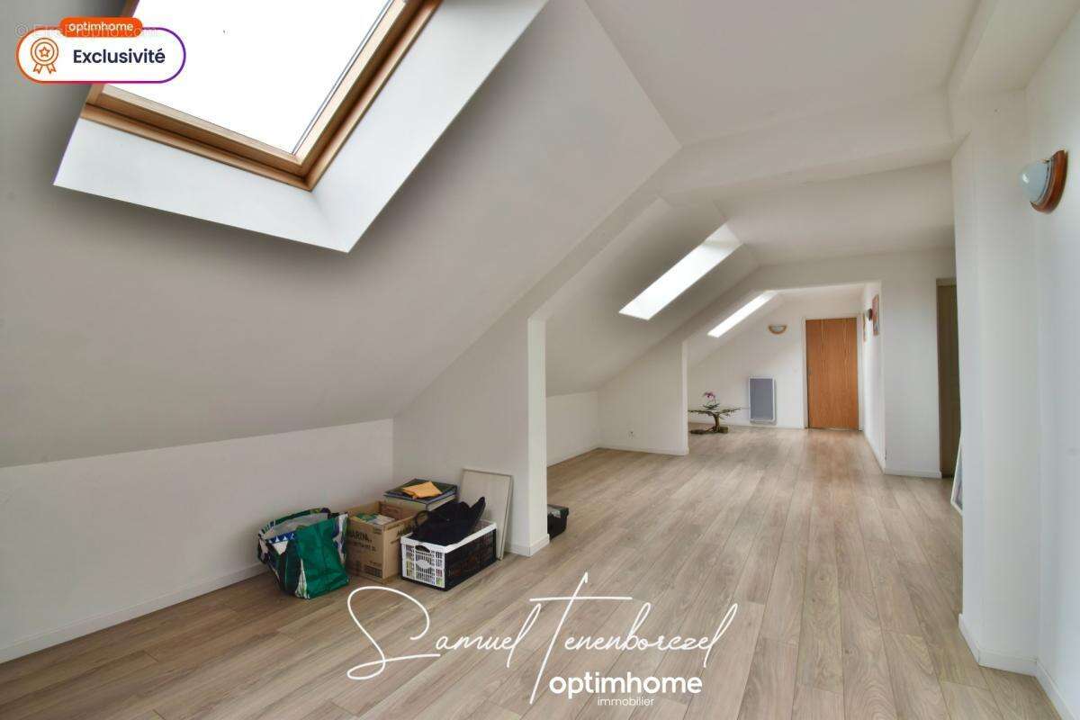 Maison familiale de 196 m² avec 4 chambres, double garage et grand terrain – Beuzeville (27210) - photo 9