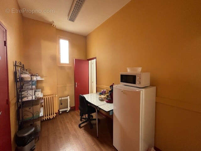 AUTUN, en centre ville, local professionnel ou commercial  en RDC. - photo 5