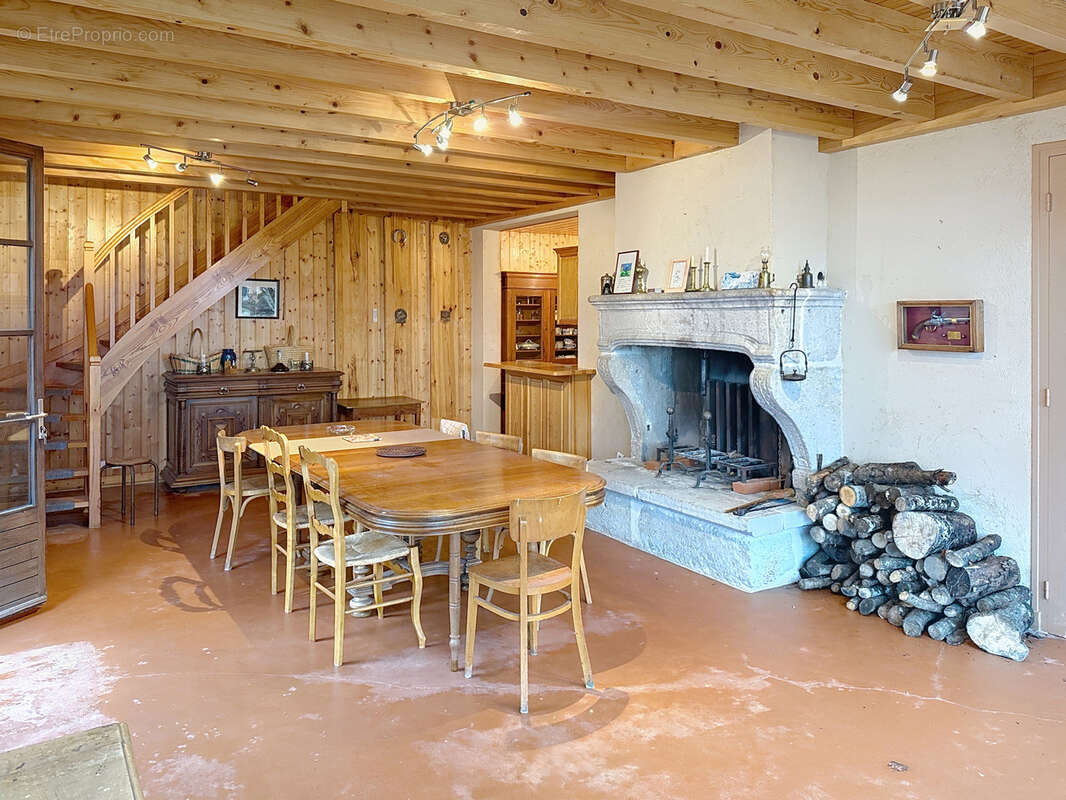 Maison à SAINT-BONNET-LE-CHATEAU