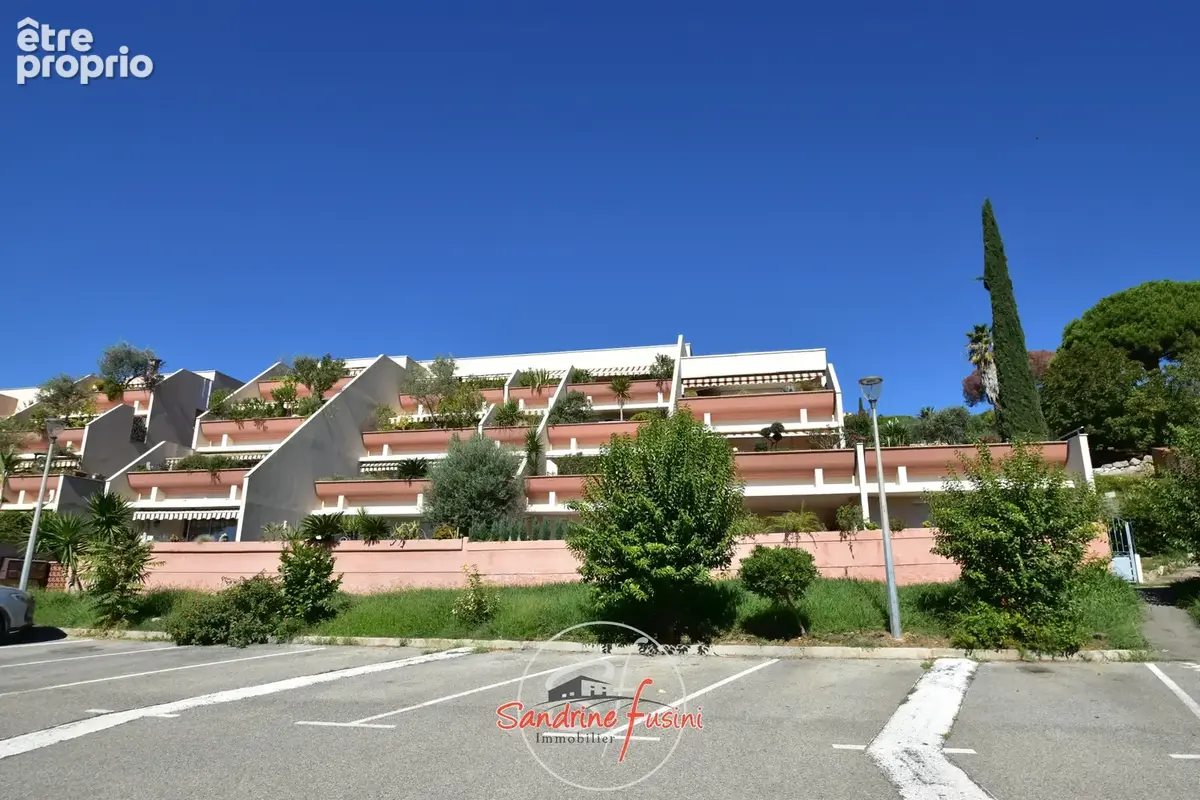 Appartement à CARROS