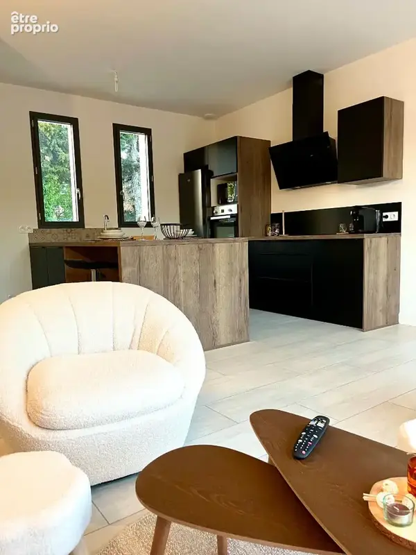 Villa avec piscine et dépendance aménagée sur 8000 m² de terrain clos et arboré. - photo 11