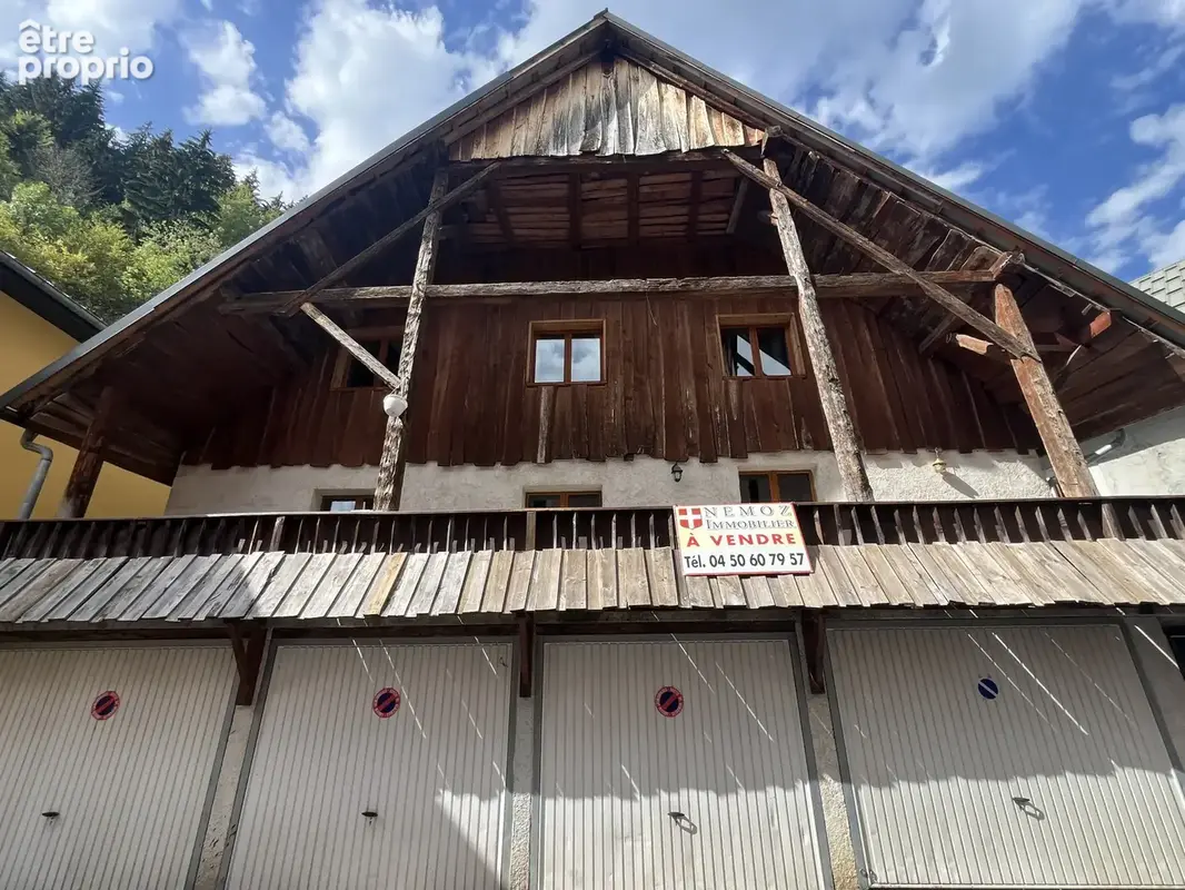 Maison à MONTMIN