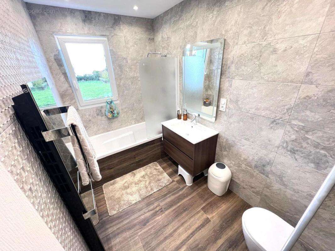 Maison à SAINT-MACAIRE-EN-MAUGES