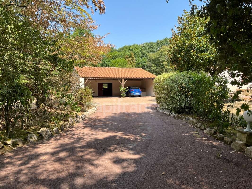Propriété de caractère – env. 260 m² habitables – Parc paysager de 6 218 m² – Piscine – Dépendances - photo 3