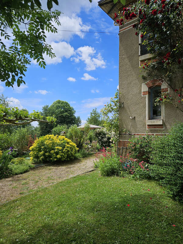 Saint-Priest-la-Marche   Charmante maison avec 3482 m2 de terrain dans un hameau calme - photo 20