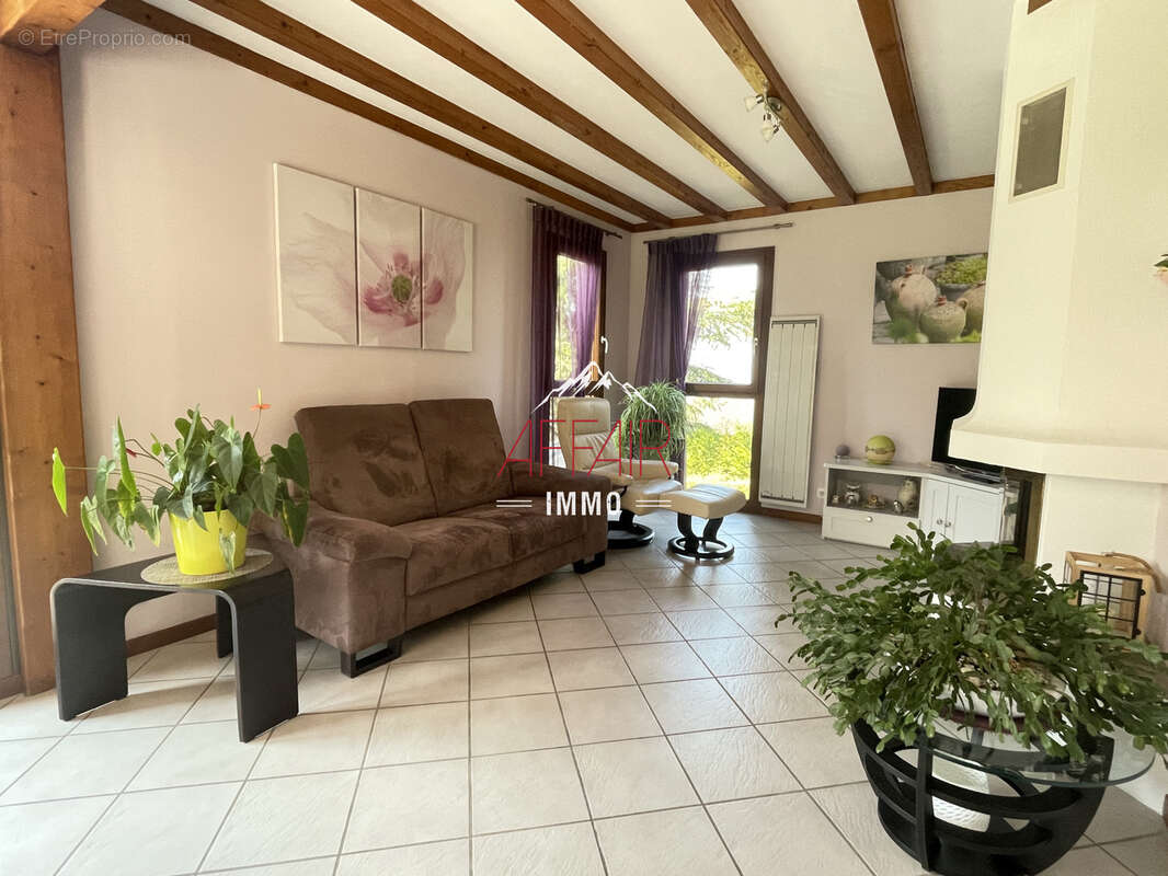 Maison à COLLONGES-SOUS-SALEVE