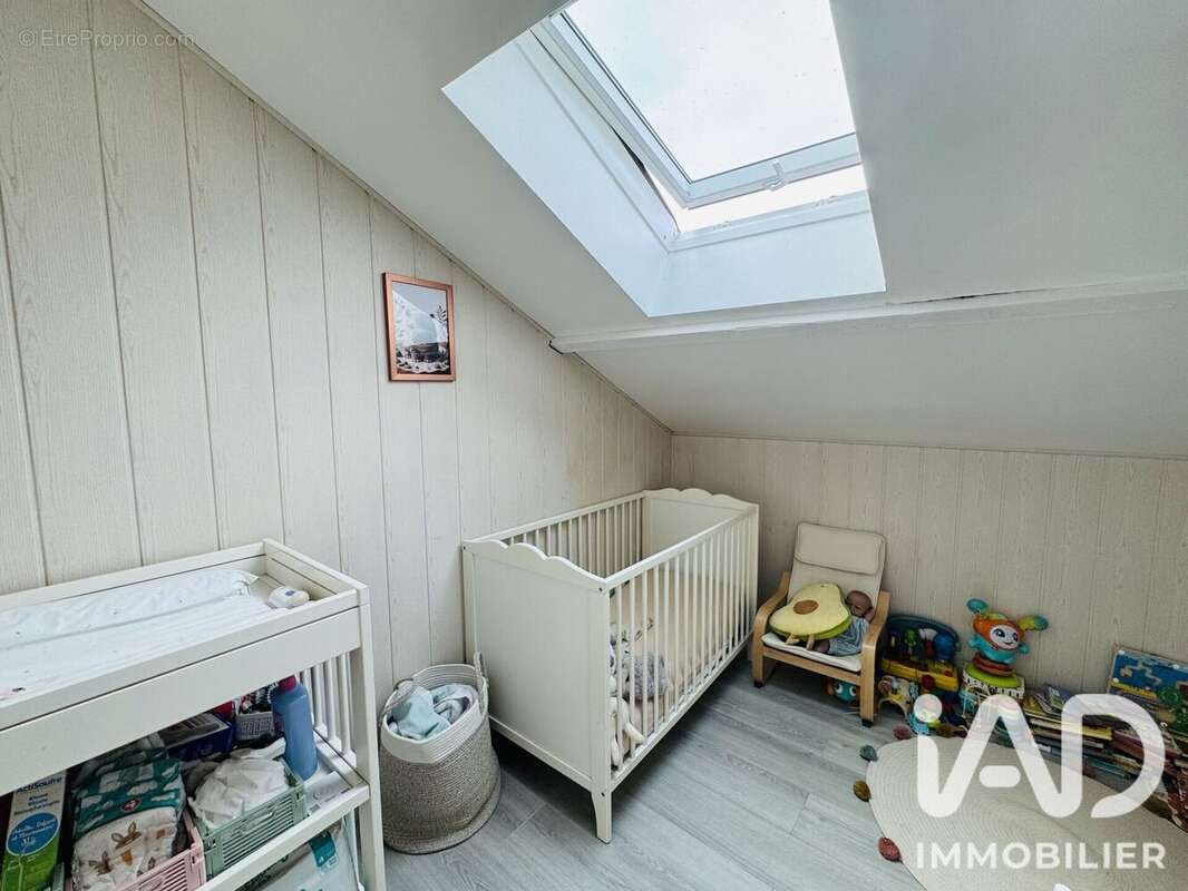 Maison 80 m² à Le Mesnil-Saint-Denis  - photo 6