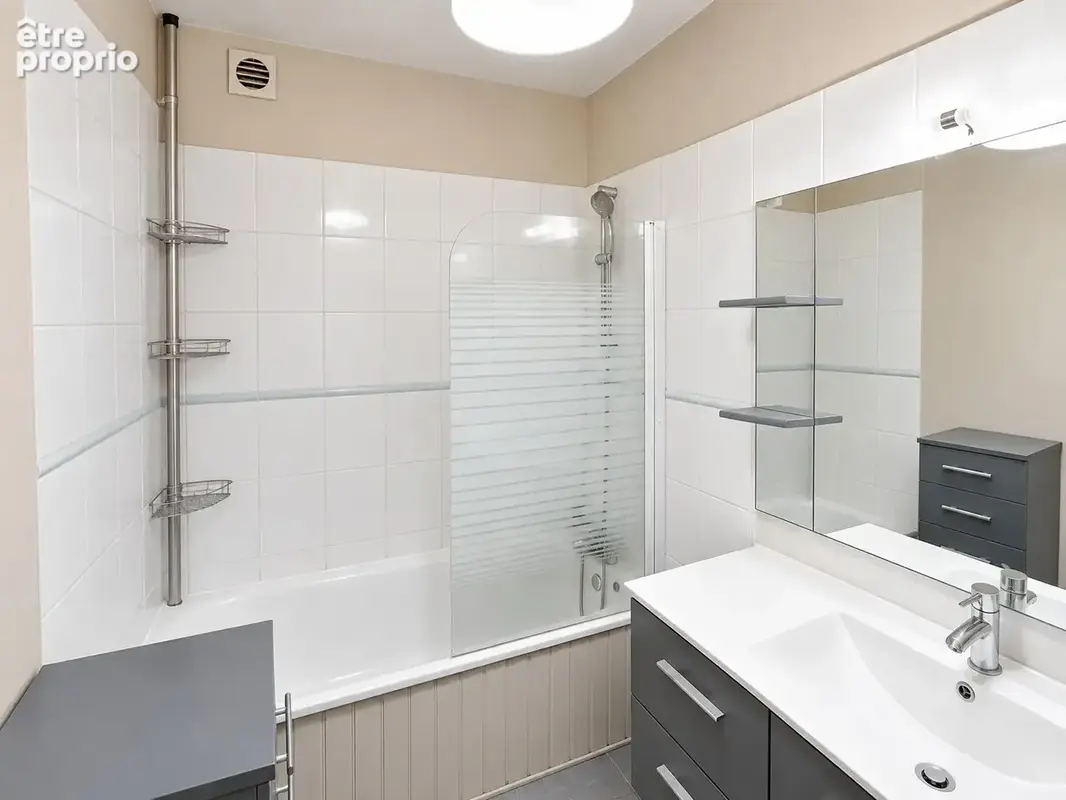 Neuilly-sur-Marne   Appartement familial de 73 m2, balcon plein sud, cave et parking - photo 11