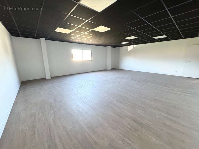 Commerce à LES MARCHES