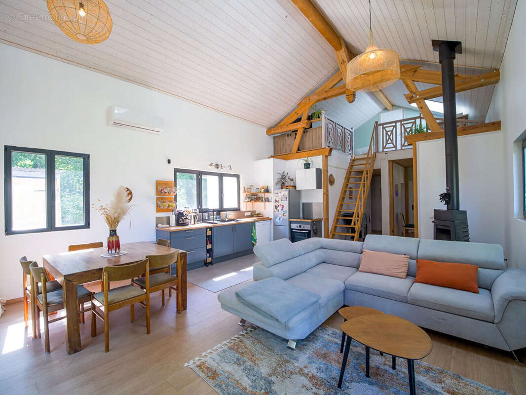 Maison rénovée avec grand terrain ! Un véritable coup de coeur - photo 2