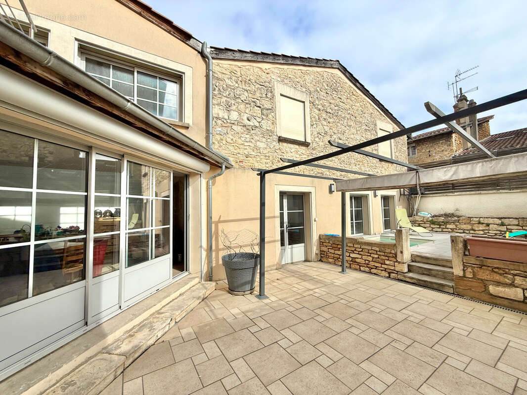Maison à VILLEFRANCHE-SUR-SAONE