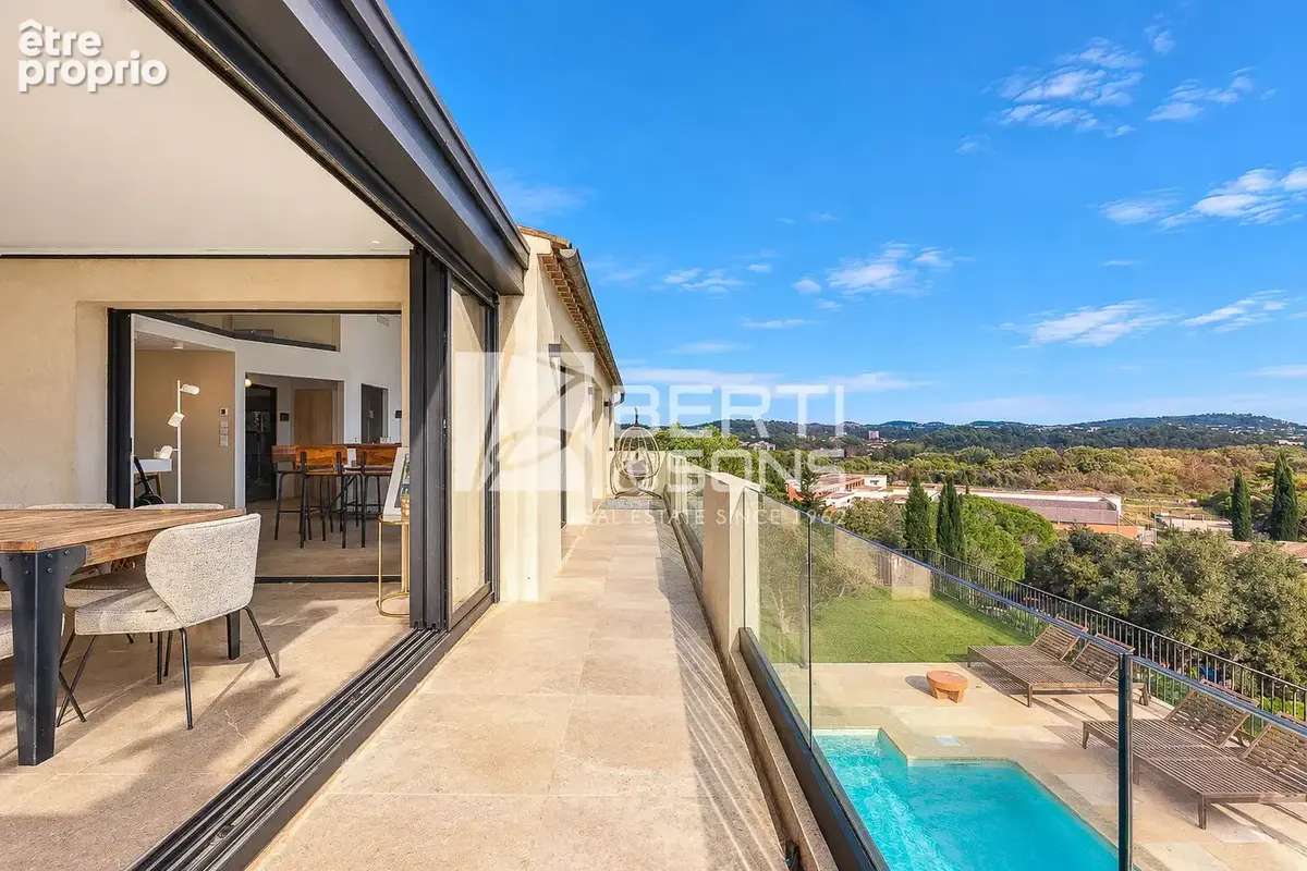 Exclusivité - villa provençale rénovée - piscine - vue dégagée jusqu'à la mer - photo 17