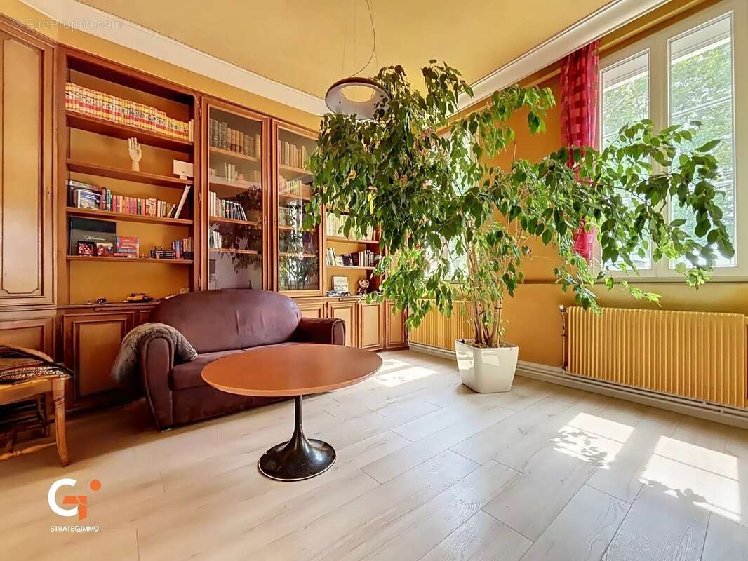 Maison familiale de 245m² à Oissel-sur -Seine - photo 8