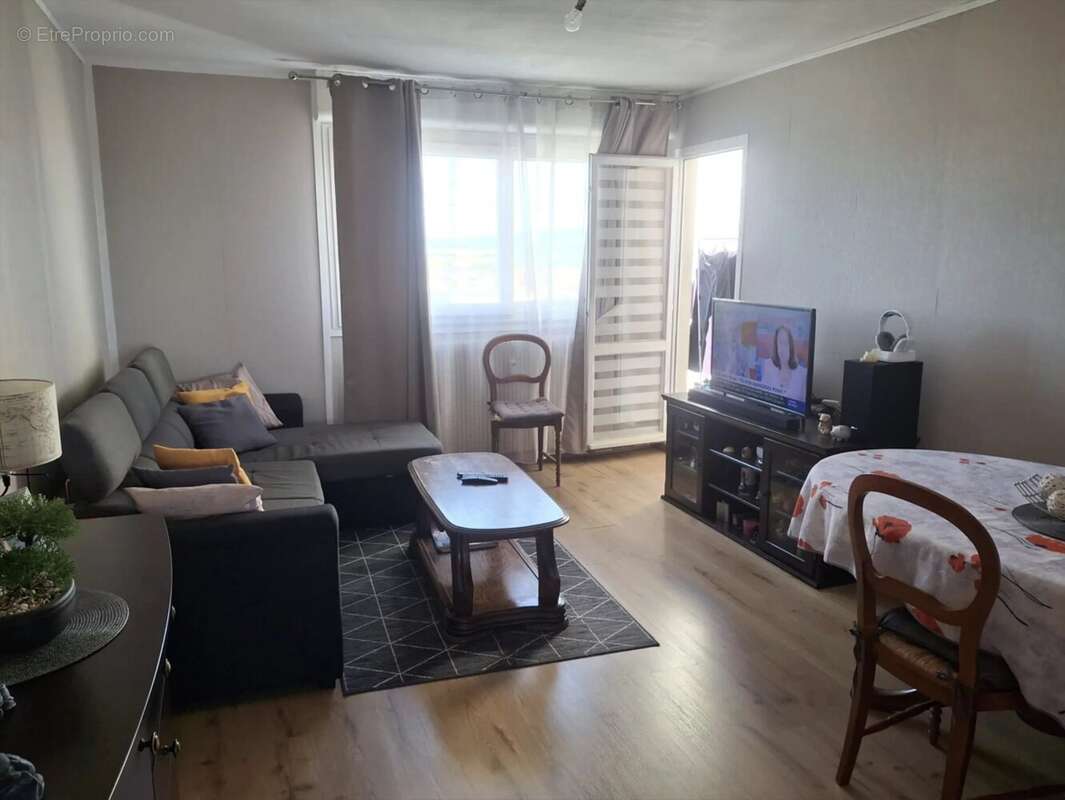 Bel appartement 3 pièces avec balcon, cave et stationnement - photo 2