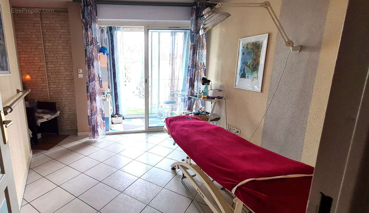 local professionel, ascenseur, 2 places de stationnement - photo 2