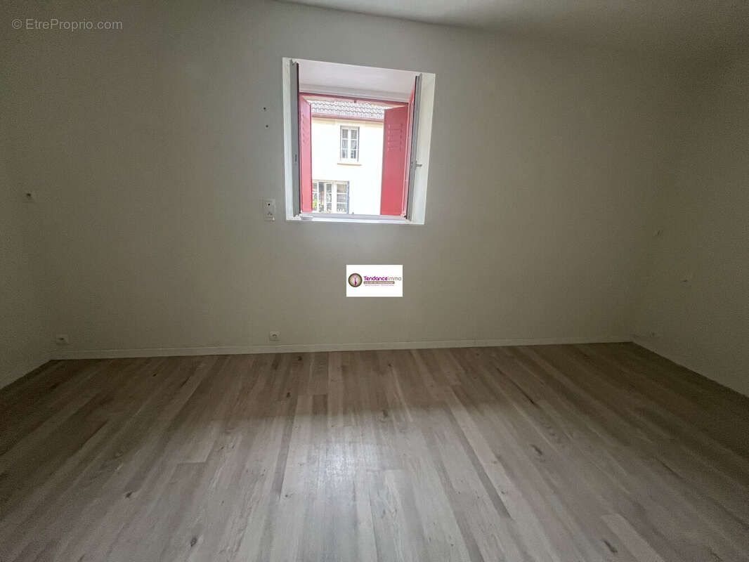 Maison à LE MELE-SUR-SARTHE