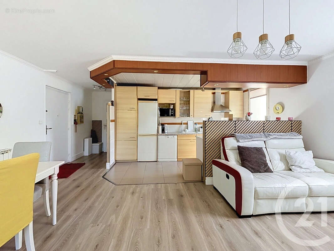Appartement 79 m² à Combs-La-Ville  - photo 4