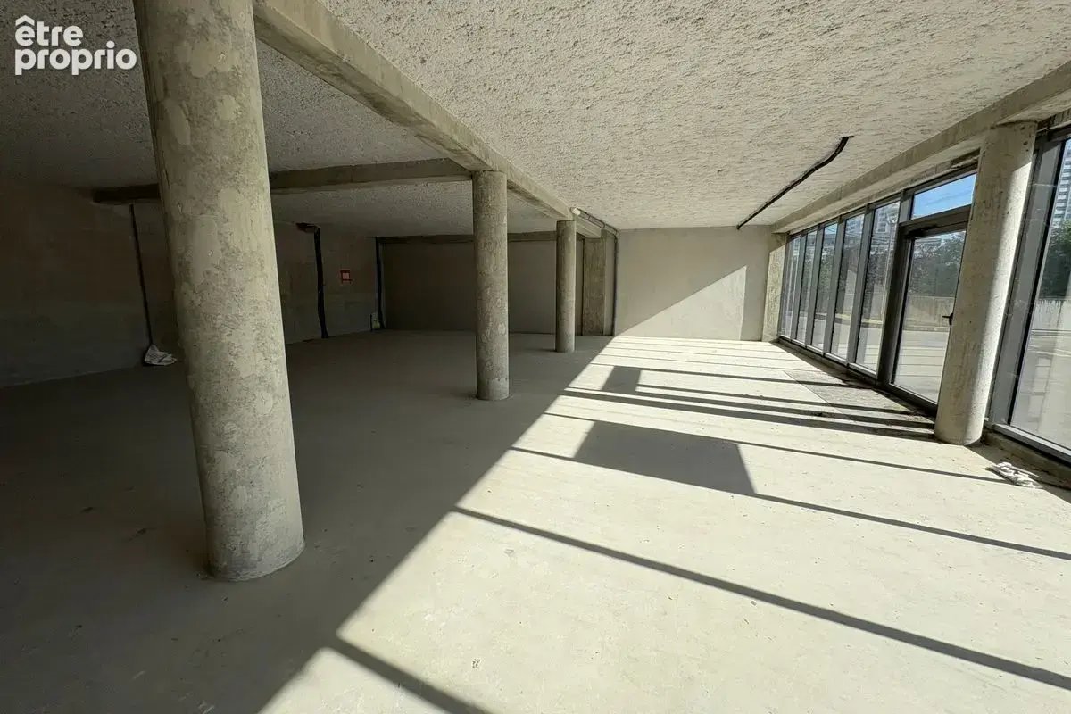 A vendre - bureaux 675 m² à Tours quartier des Fontaines - photo 2