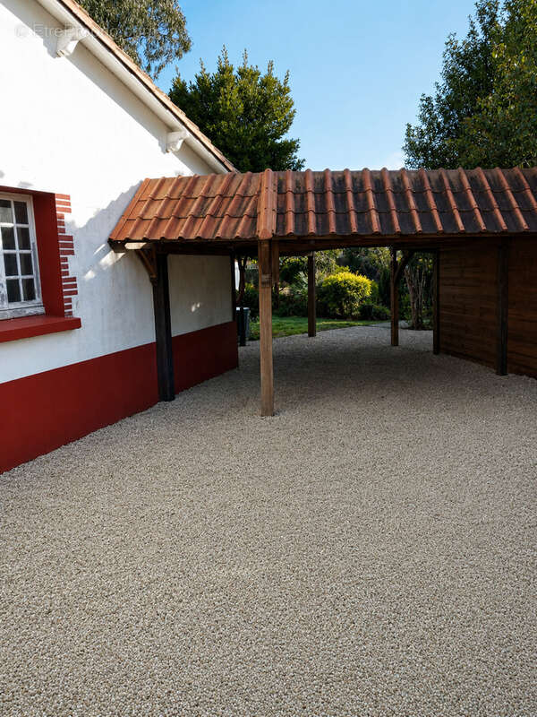 Saint-martin-des-noyers (85140)   maison de caractère d'environ 140 m2 à rénover   fort potentiel d'investisse - photo 2
