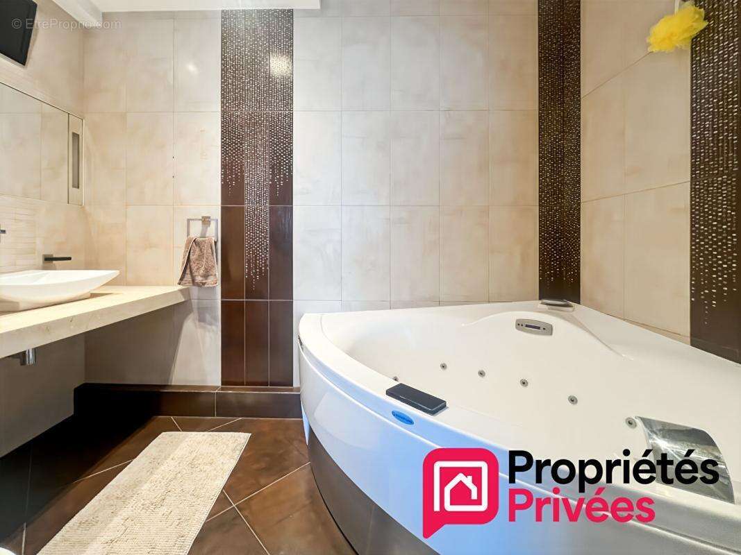 Appartement à VILLENEUVE-LOUBET