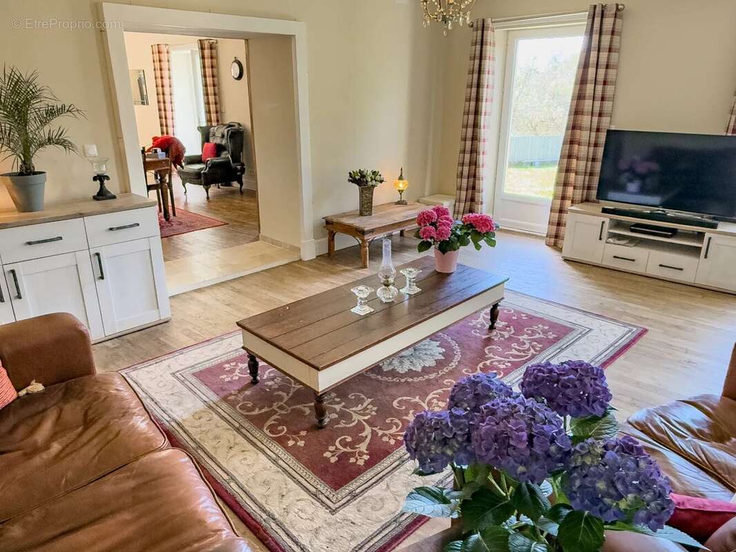 Maison à SAINT-SAUD-LACOUSSIERE