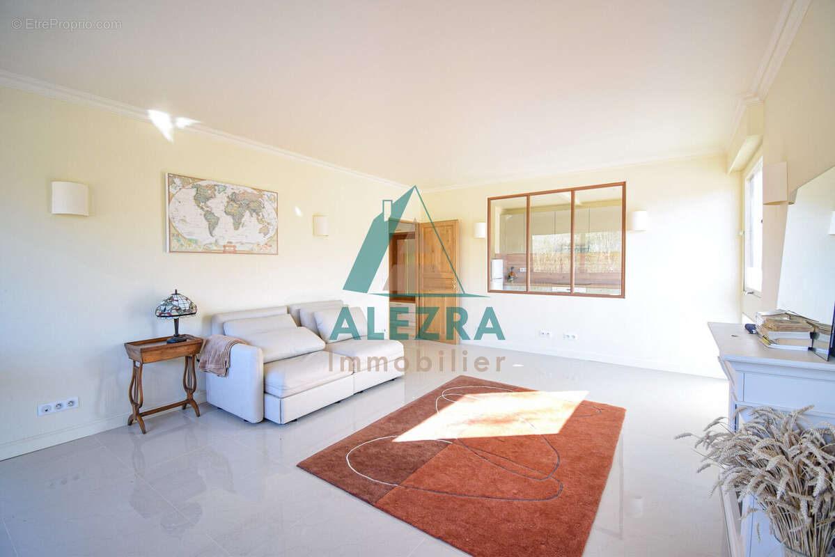 Appartement à LA CELLE-SAINT-CLOUD