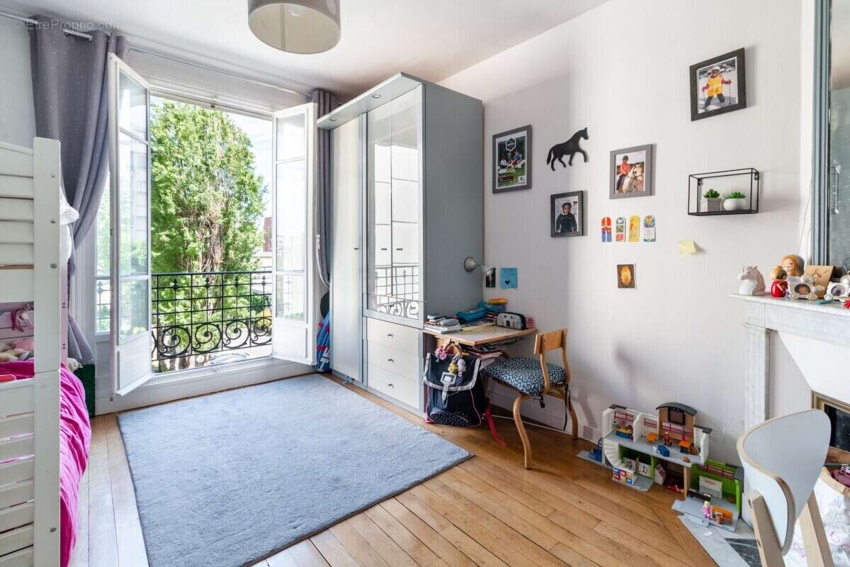 Appartement à COURBEVOIE