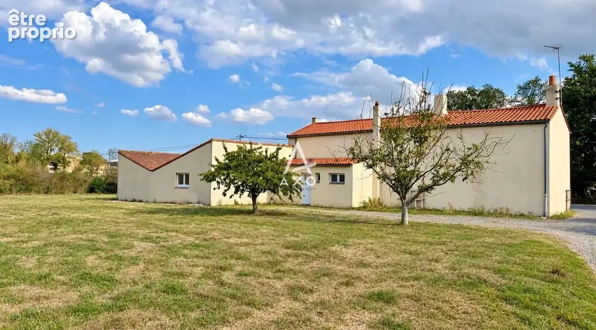 Maison à LES LANDES-GENUSSON