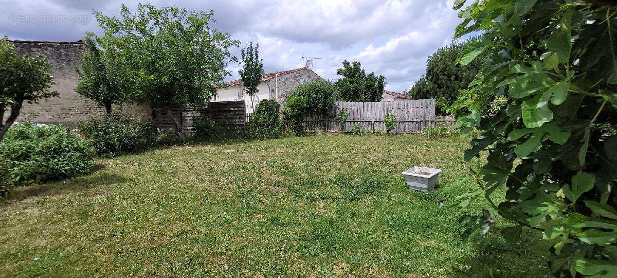Maison 95 m² à Saint-Pardoult  - photo 2