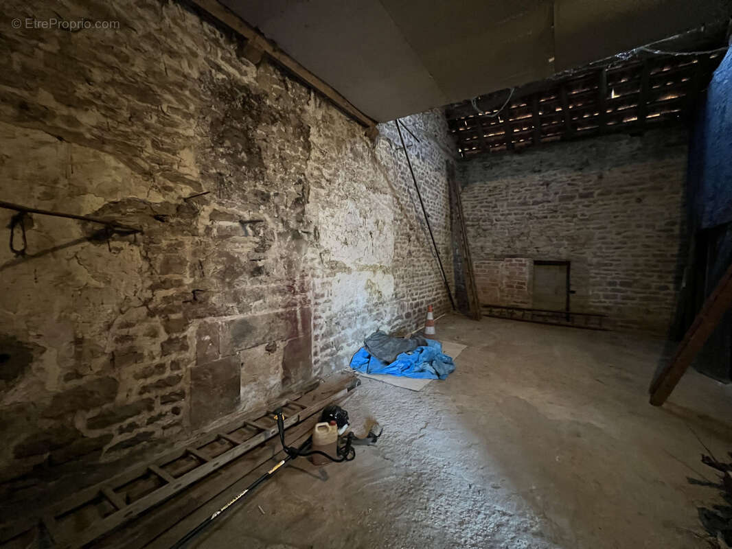 Maison à VIC-DES-PRES