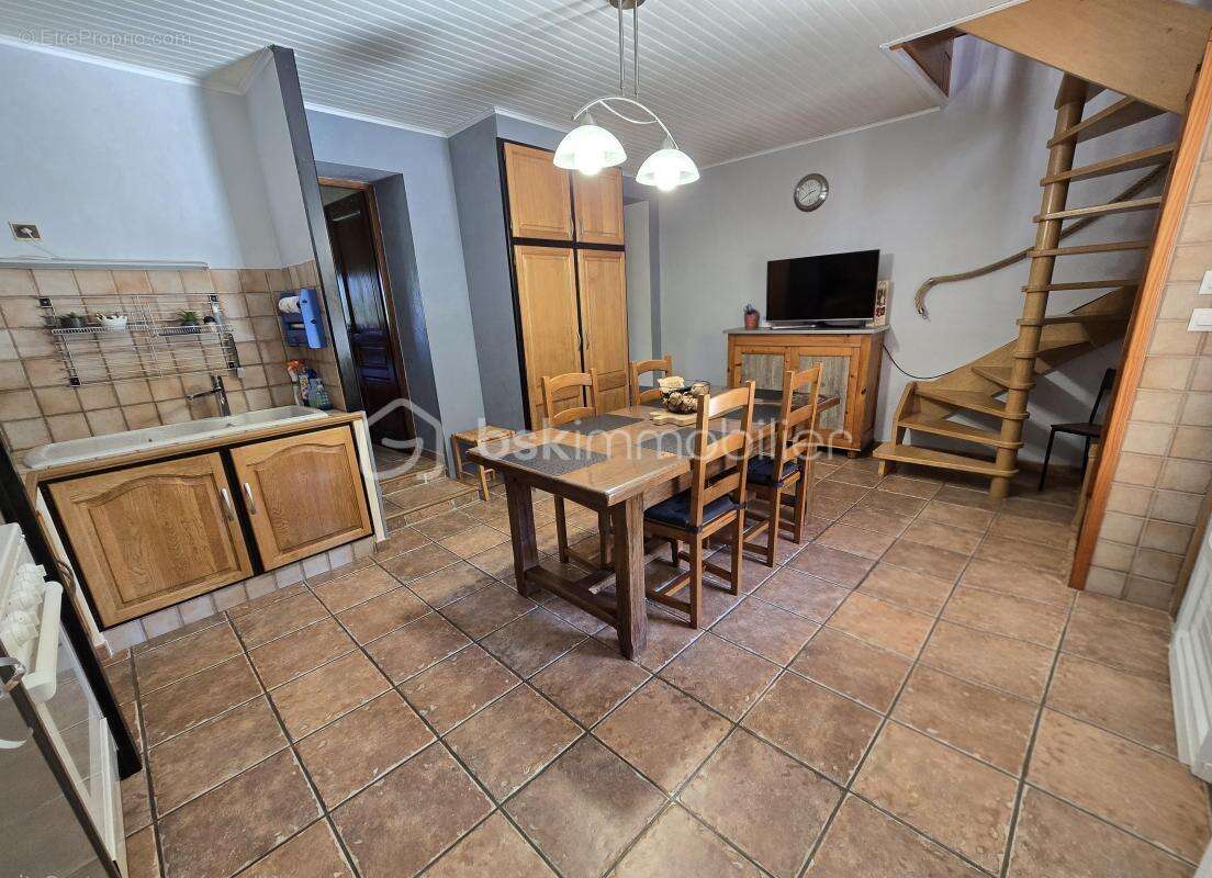 Maison à SAINT-JULIEN-DE-PEYROLAS