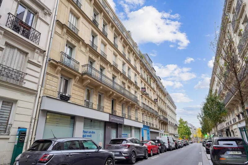 Commerce à PARIS-8E