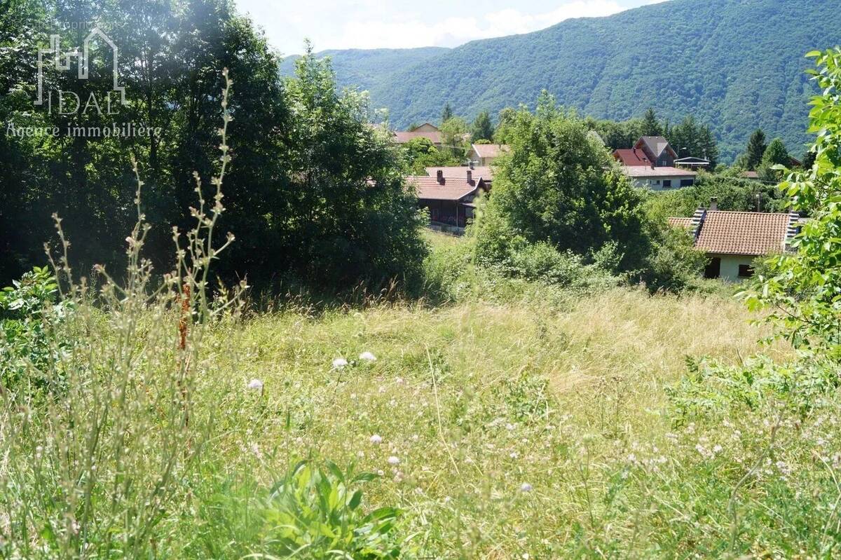 Terrain à NOTRE-DAME-DE-COMMIERS
