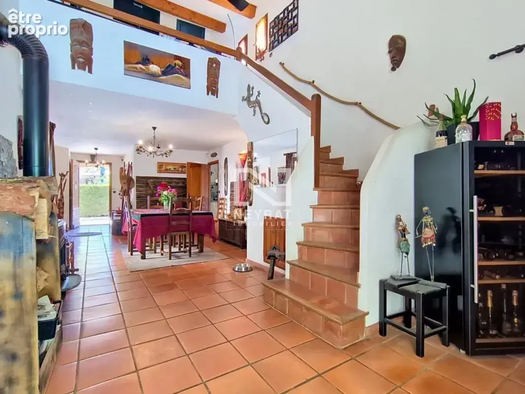Bagnols en foret: 3 chambres , double garage, piscine, grand terrain - photo 11
